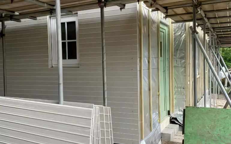 The Apex BrickCutters Brick Slip Cladding System. The system uses grooved boards. The grooves act as a guide for the brick slips, ensuring consistent spacing and coursing.