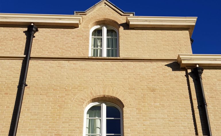 An example of structural brick window arches, created by Apex BrickCutters, at Peterhouse College.