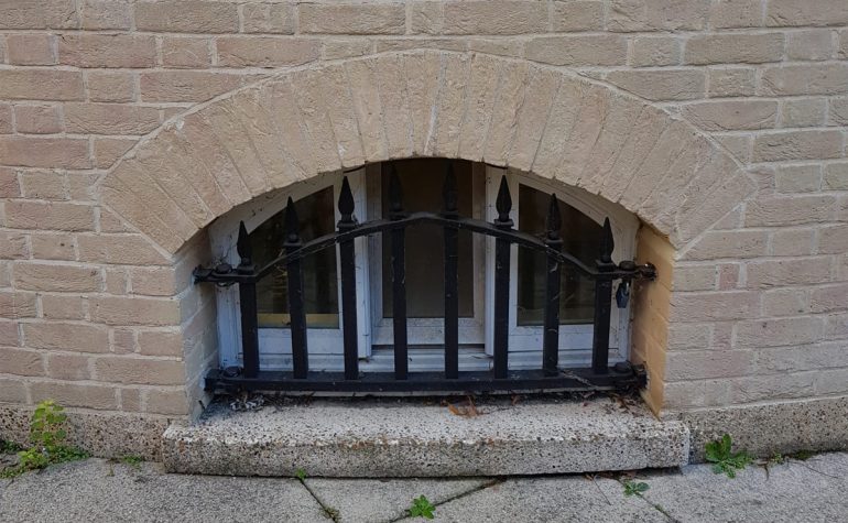 An example brick window arch, created by Apex BrickCutters, at Peterhouse College.