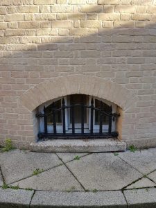 An example brick window arch, created by Apex BrickCutters, at Peterhouse College.